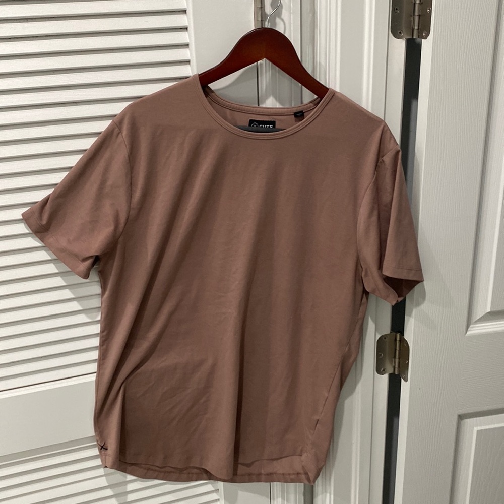 EUC Mens Cuts clothing T-shirt
